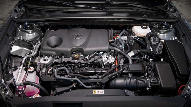 С «Камри три и пять» покончено. Toyota Camry 2025 лишилась легендарного мотора V6 и версии TRD